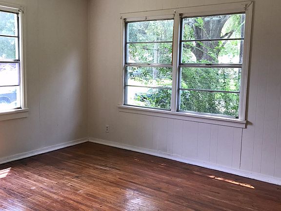3rd image of 2620 Meadow Ave
