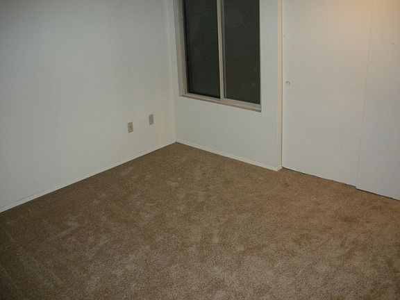 5th image of 935 26th St NE