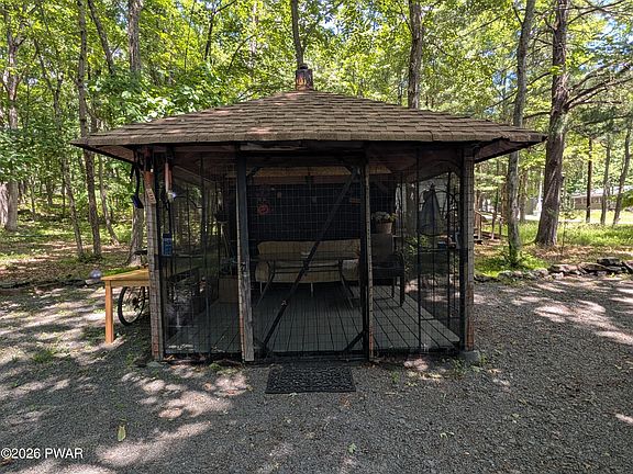 3rd image of 119 Mohican Dr