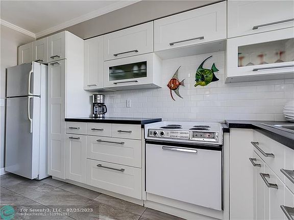 3rd image of 181 NE 14th Ave APT 15C