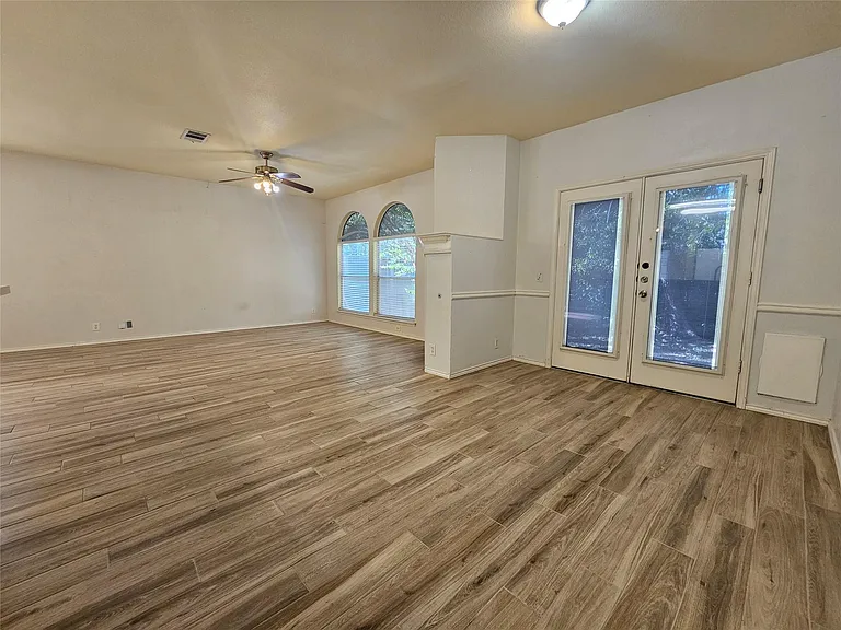 8506 Hillrock Dr — Photo 7