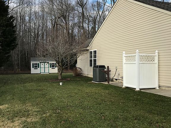 3rd image of 21 Aintree Dr