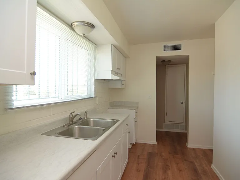 1852 S Norris Ave — Photo 5