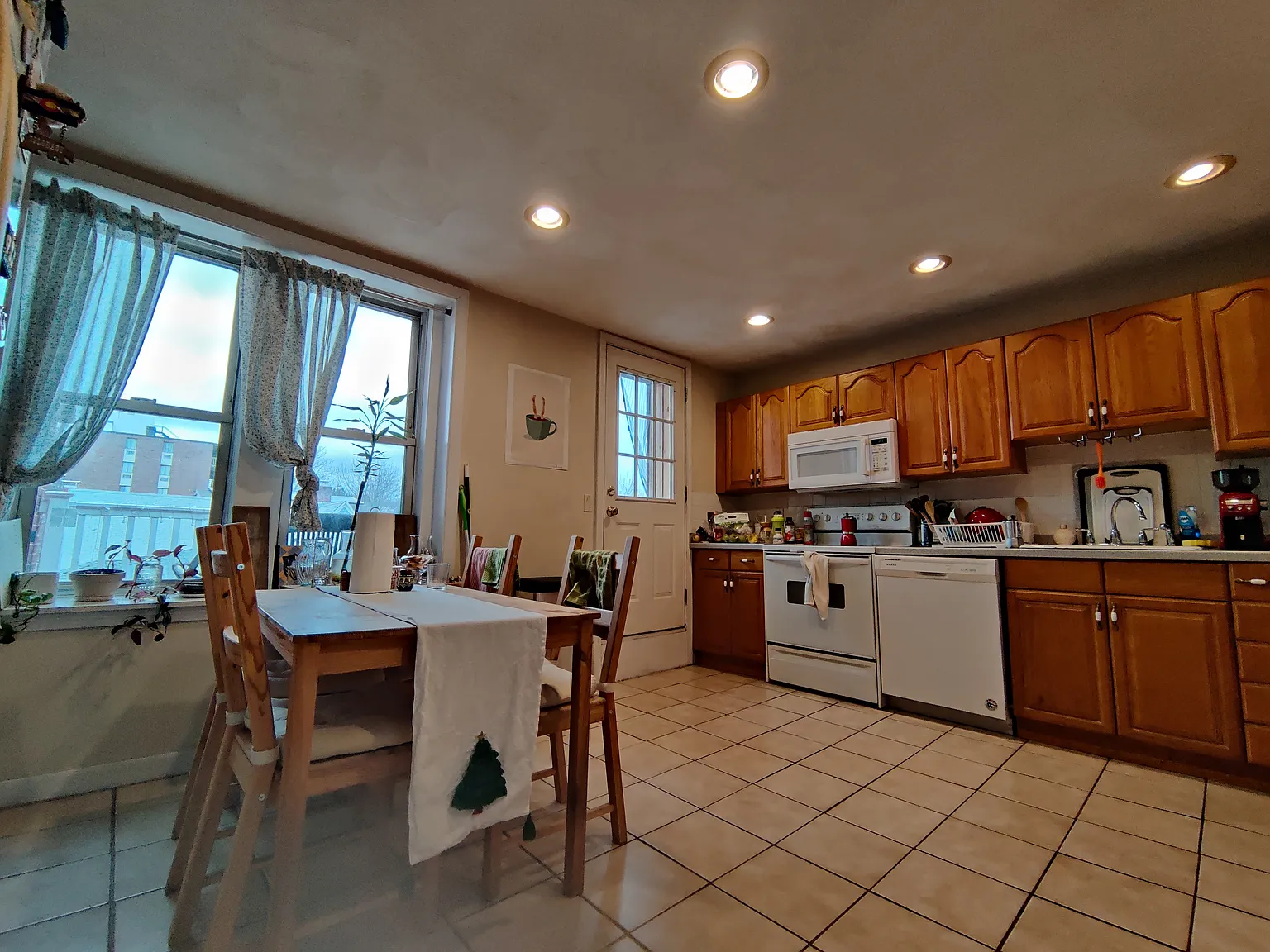 3 bed, 1550 sqft, $4,500 — Photo 4