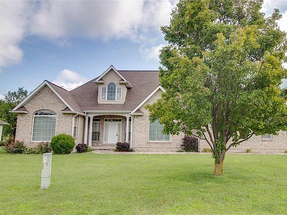 5th image of 54 Eastland Ct