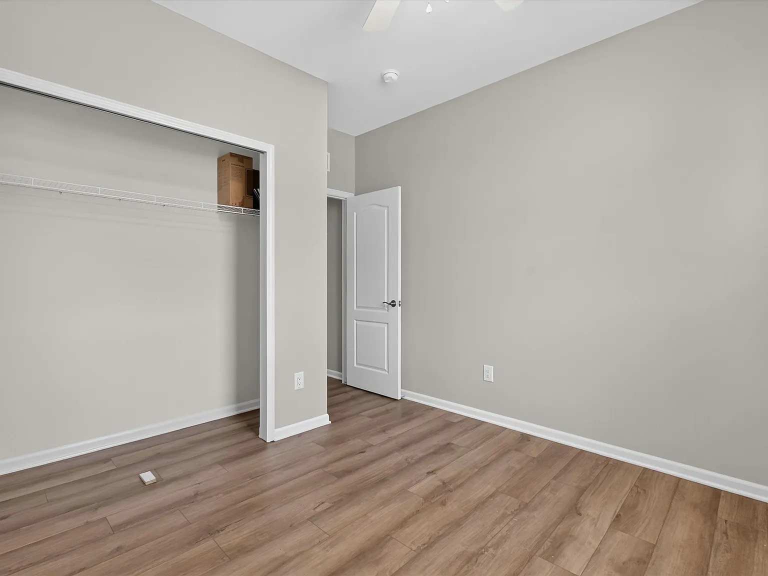 1 bed, 3200 sqft, $1,200 — Photo 4