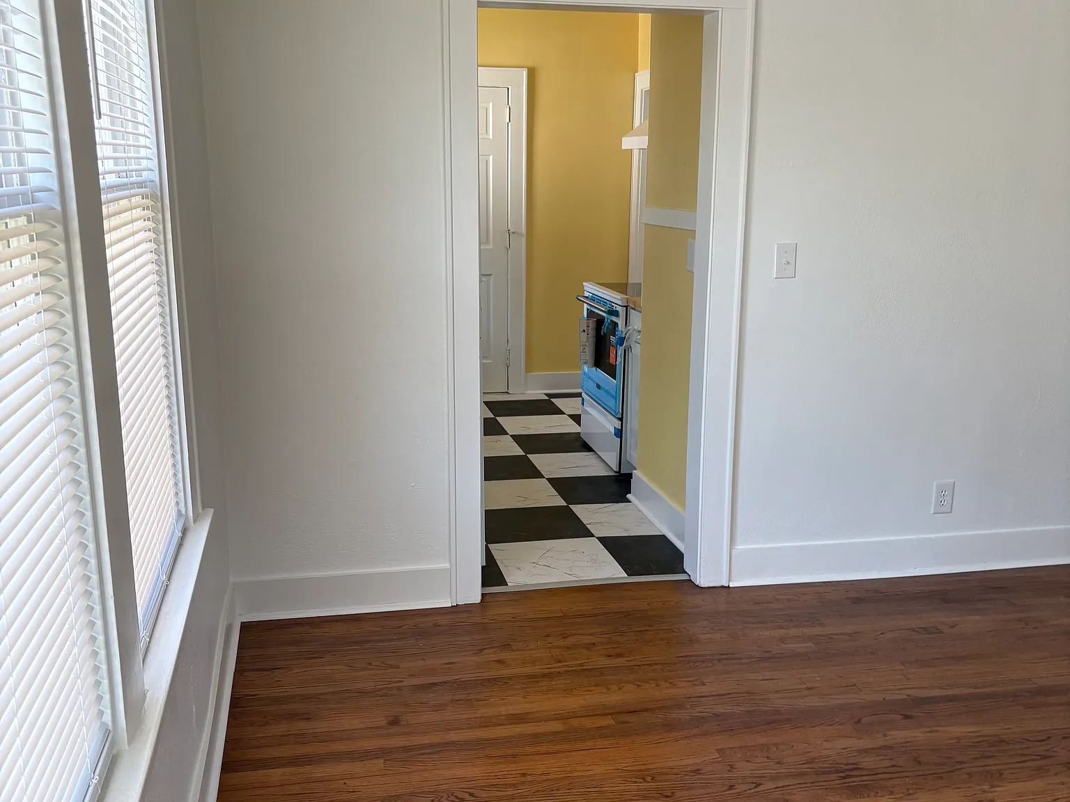 2 bed, 1024 sqft, $1,850 — Photo 3