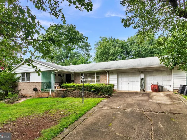 8802 Cipriano Ct, Lanham, MD 20706