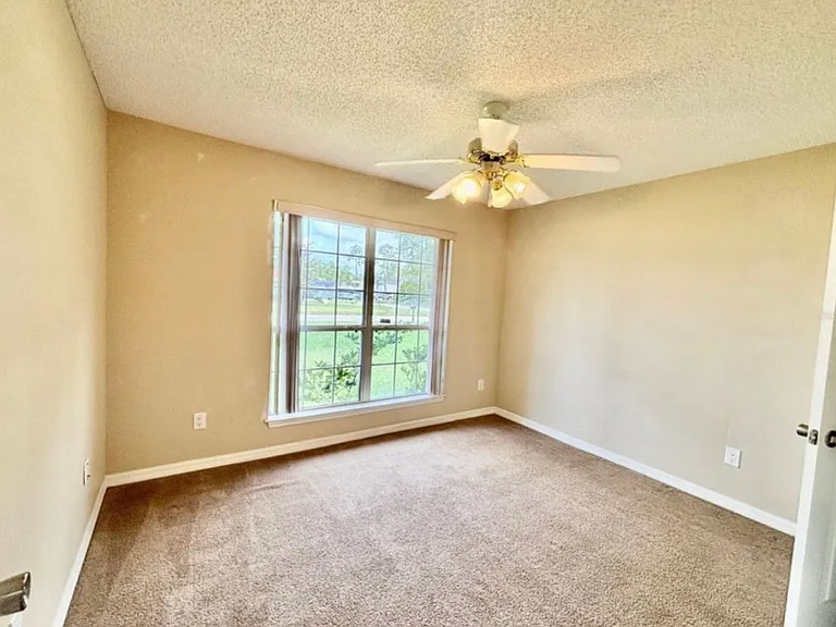 12 Regency Dr — Photo 15