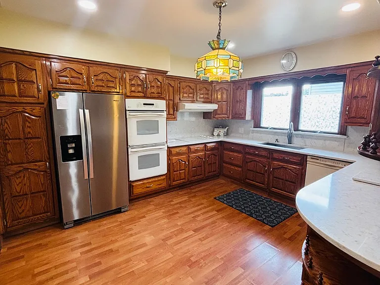 45 Nassau Ave — Photo 4