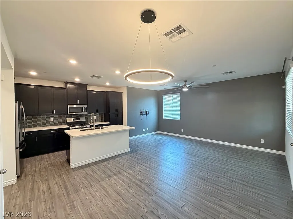 3 bed, 3.0 bath, 1518 sqft, $2,300 — Photo 3