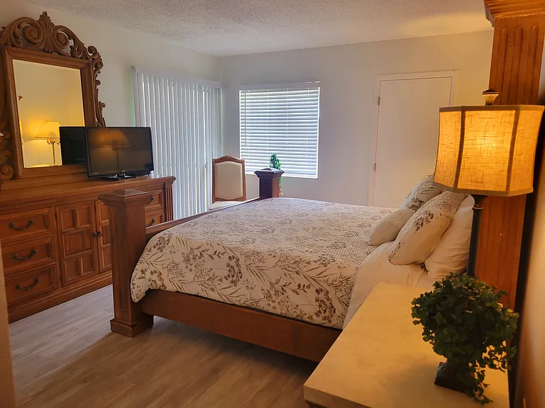 130 Cypress Ct — Photo 9