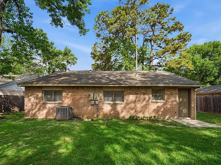 4542 Algernon Dr — Photo 16
