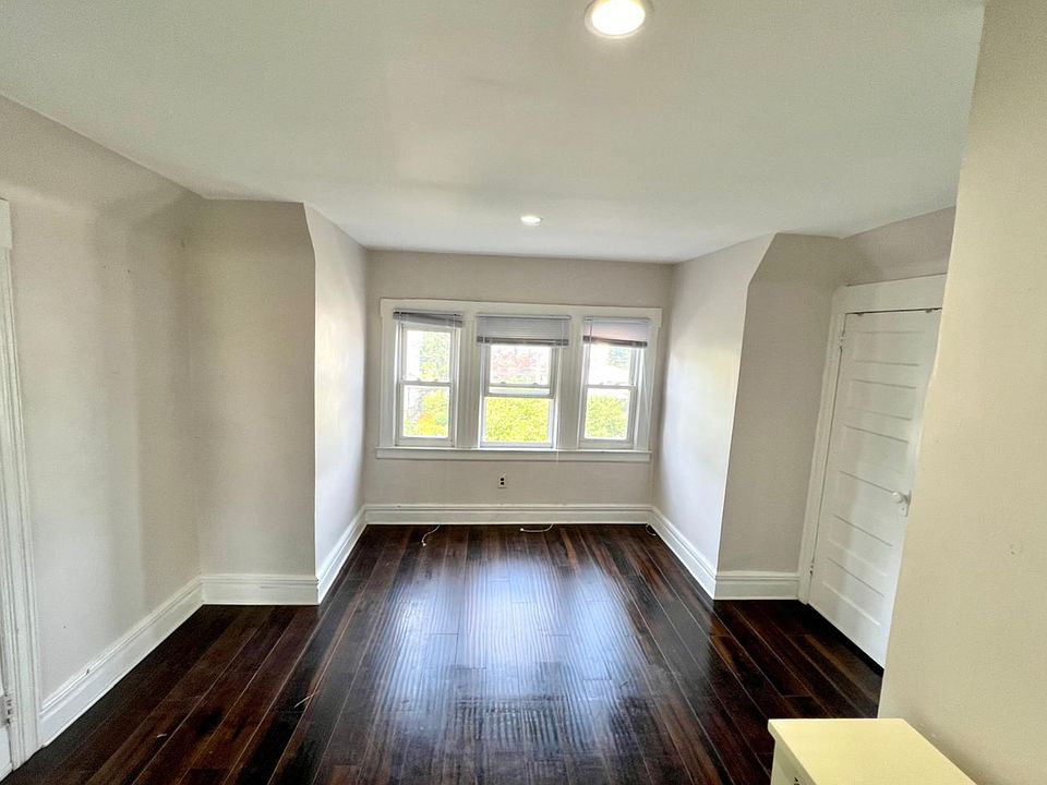 1st image of 766 Kearny Ave Floor 3