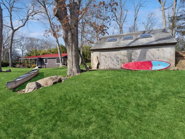 530 Old Stone Hwy, East Hampton, NY 11937