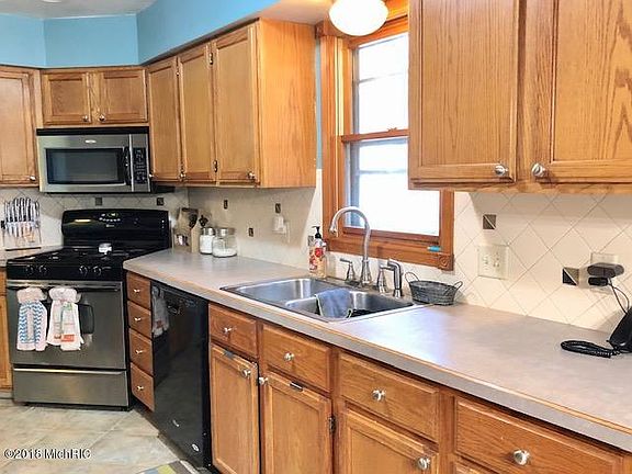 5th image of 625 Gage St NW