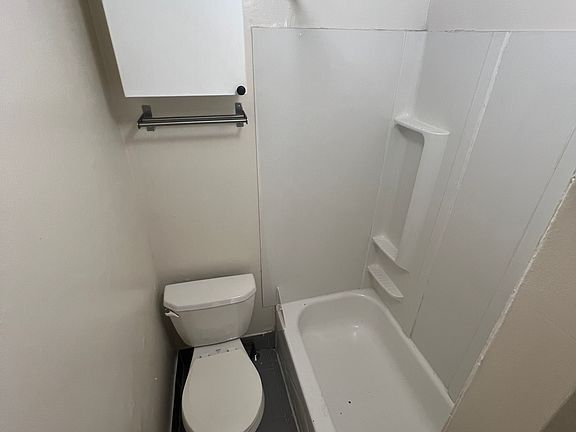 5th image of 419 S 16th St APT 2R
