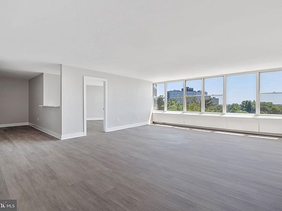 3rd image of 50 Belmont Ave APT 701