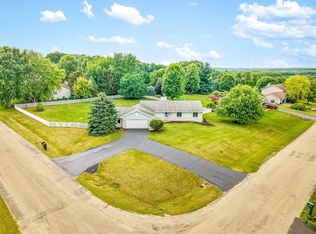 5370 E Scarlet Oak Ln, Byron, IL 61010