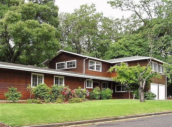 1st image of 204 Park Ct