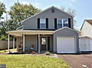 202 Country Side Ln, Telford, PA 18969