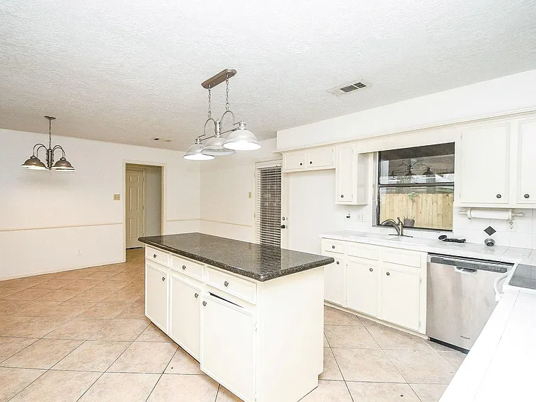 6702 Spring Leaf Dr — Photo 36