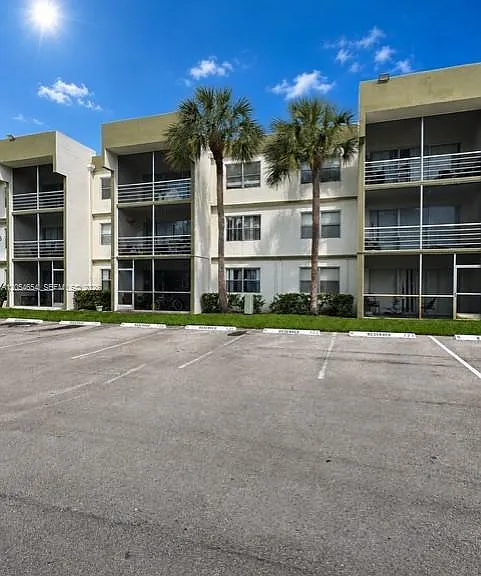 4205 N University Dr #303 — Photo 16