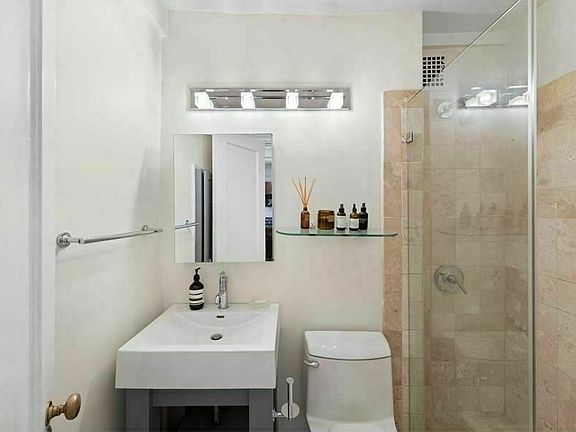 5th image of 10 Park Ave #7L