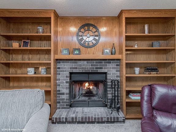 3rd image of 260 Parkview Dr
