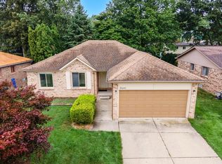 35643 Drake Dr, Sterling Heights, MI 48310