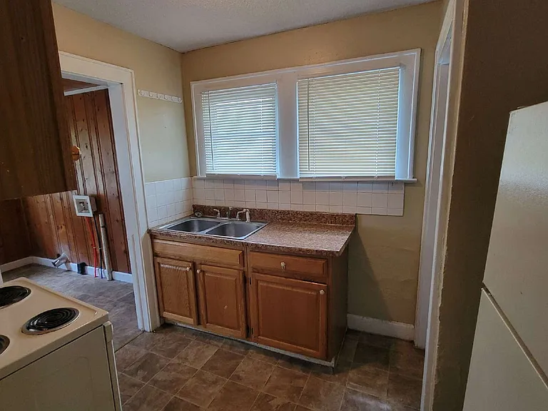 1353 N Olney St — Photo 8
