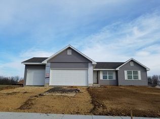 422 Blue Spruce Dr, Poplar Grove, IL 61065