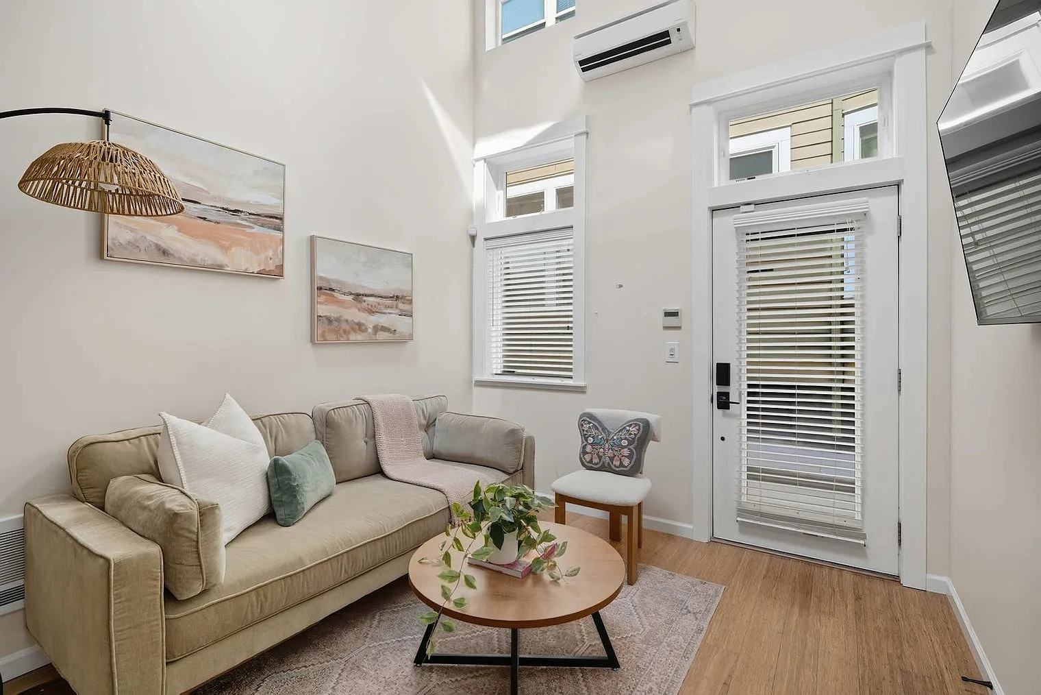 2 bed, 1.0 bath, 548 sqft, $3,888 — Photo 1