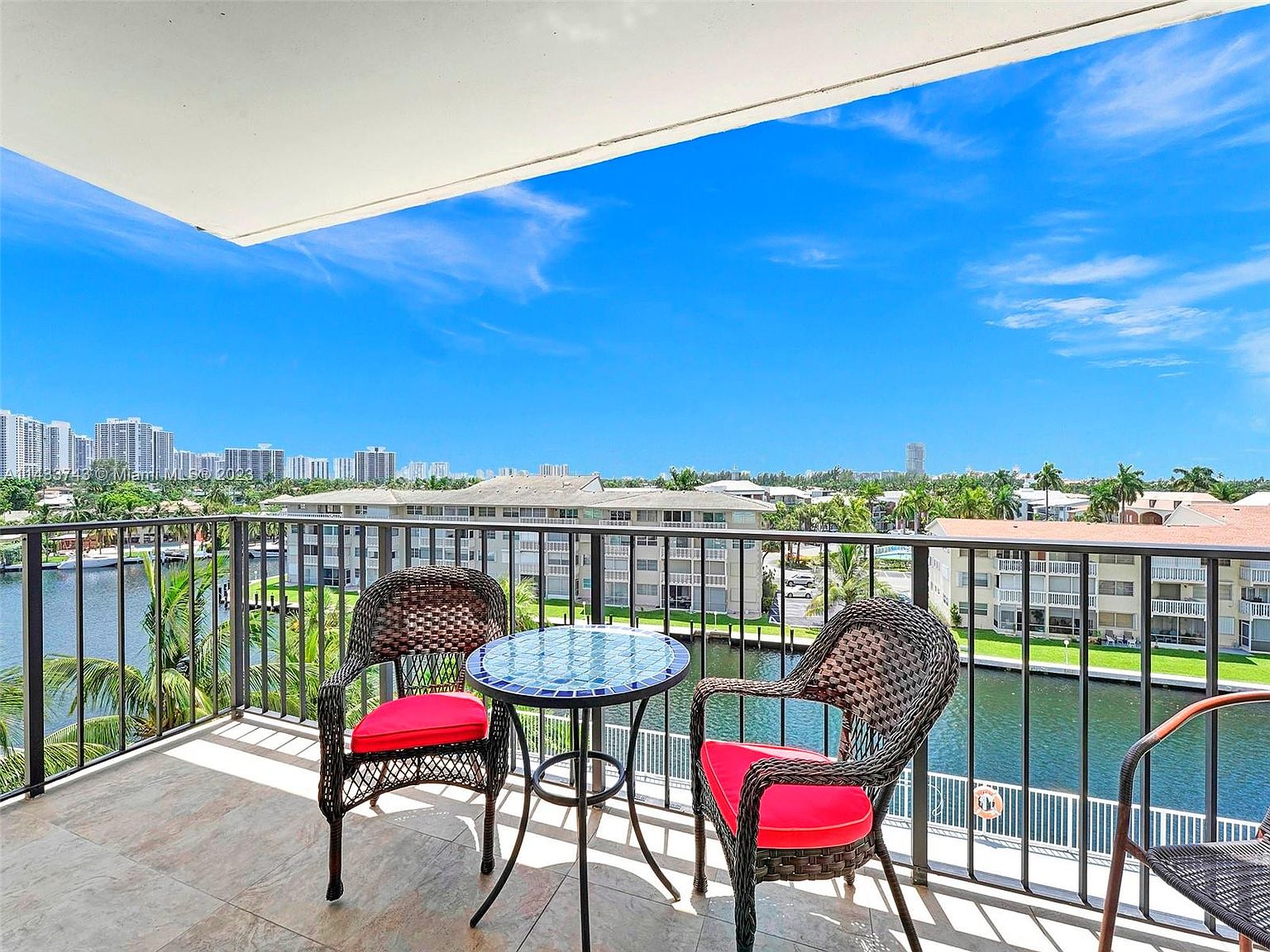 427 Golden Isles Dr APT 5J, Hallandale Beach, FL 33009 MLS A11433743