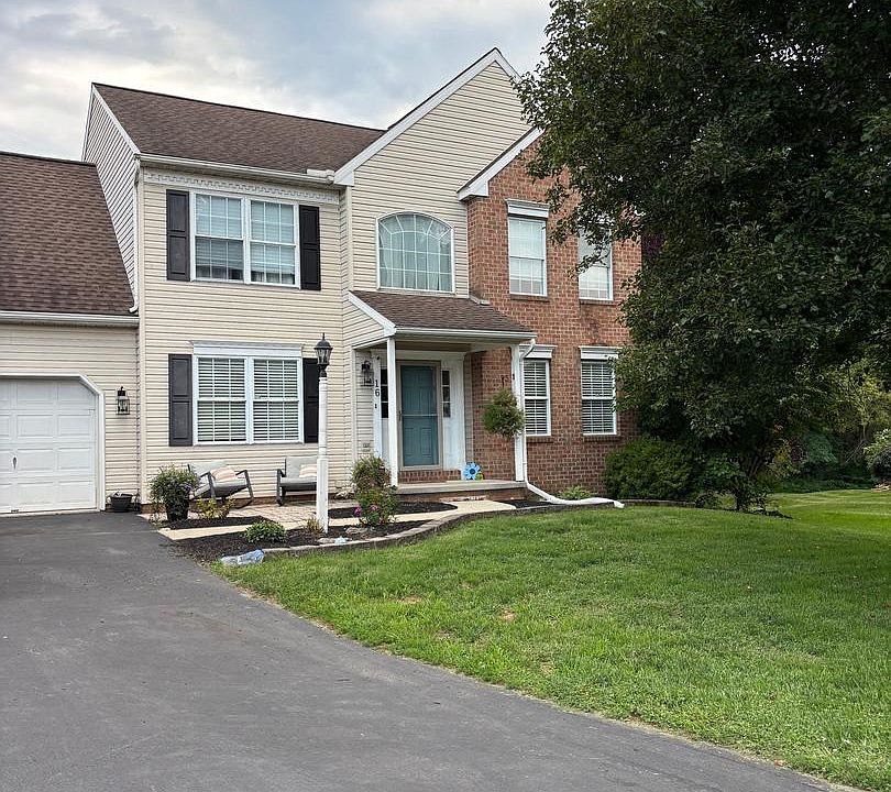 1st image of 16 Hemlock Dr