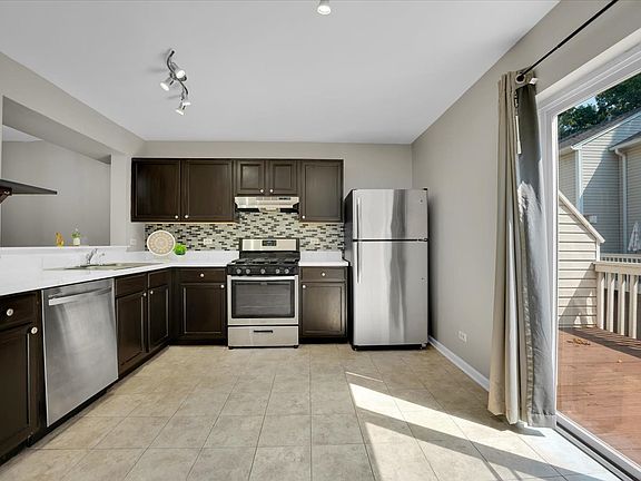 4th image of 331 W Whispering Oaks Ln