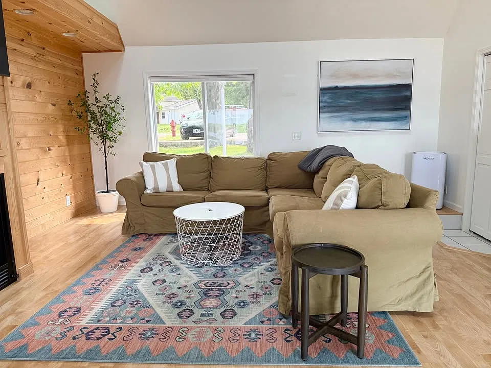 2 bed, 1125 sqft, $2,300 — Photo 3