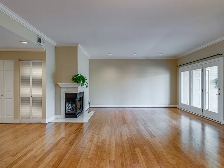 218 Boxmere Pl — Photo 2