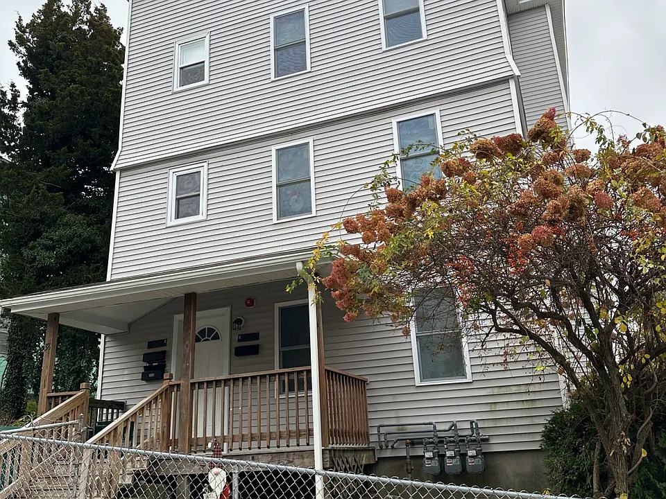 38 Columbia St #2