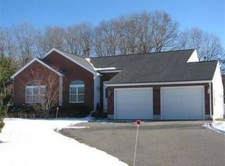 18 Hillview Ln, Plymouth, MA 02360