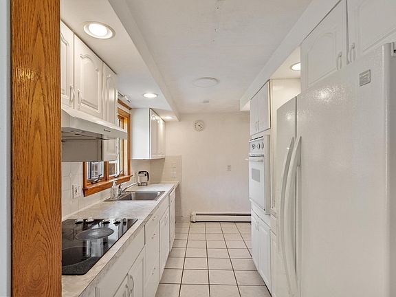 5th image of 145 Baldwin Ave