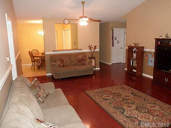 2nd image of 935 Brenham Ln