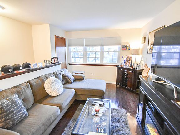 5th image of 283 Bartlett Ave