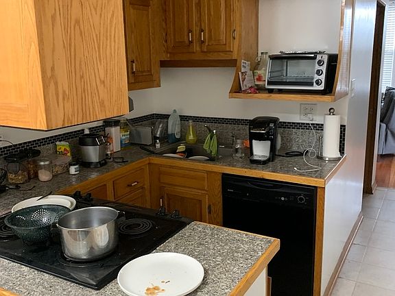 4th image of 2129 N Winchester Ave