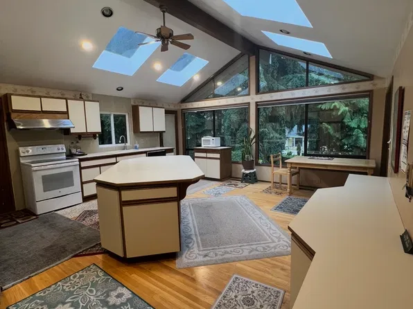 (undisclosed Address), Bellevue, WA 98007