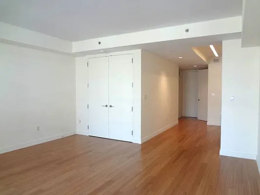 Rented by Yael Dunsky Real Estate | media 14