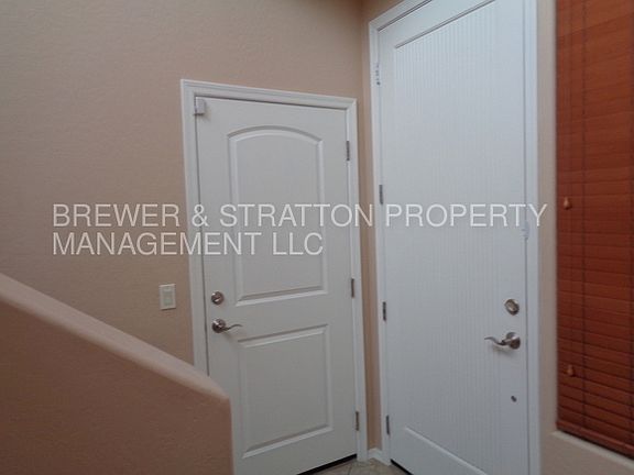 5th image of 10655 N 9th St Unit 201