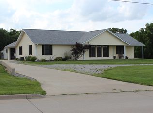 627 N Madison St, Bloomfield, IA 52537