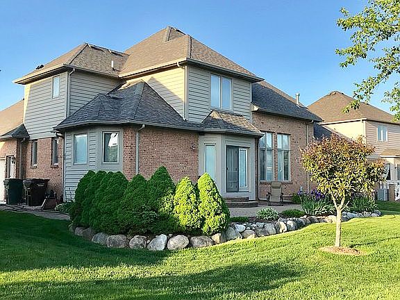 3rd image of 56733 Edgewood Dr