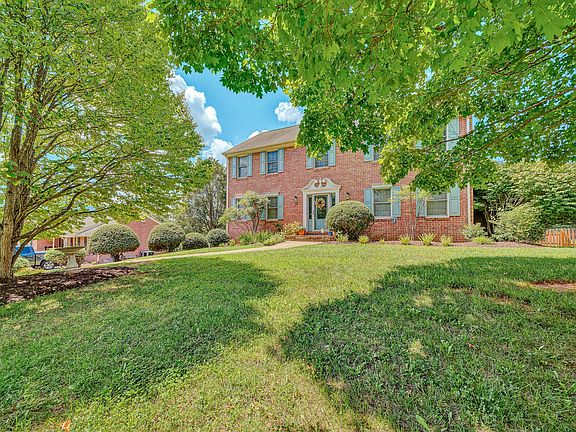 3rd image of 4916 Labradore Dr